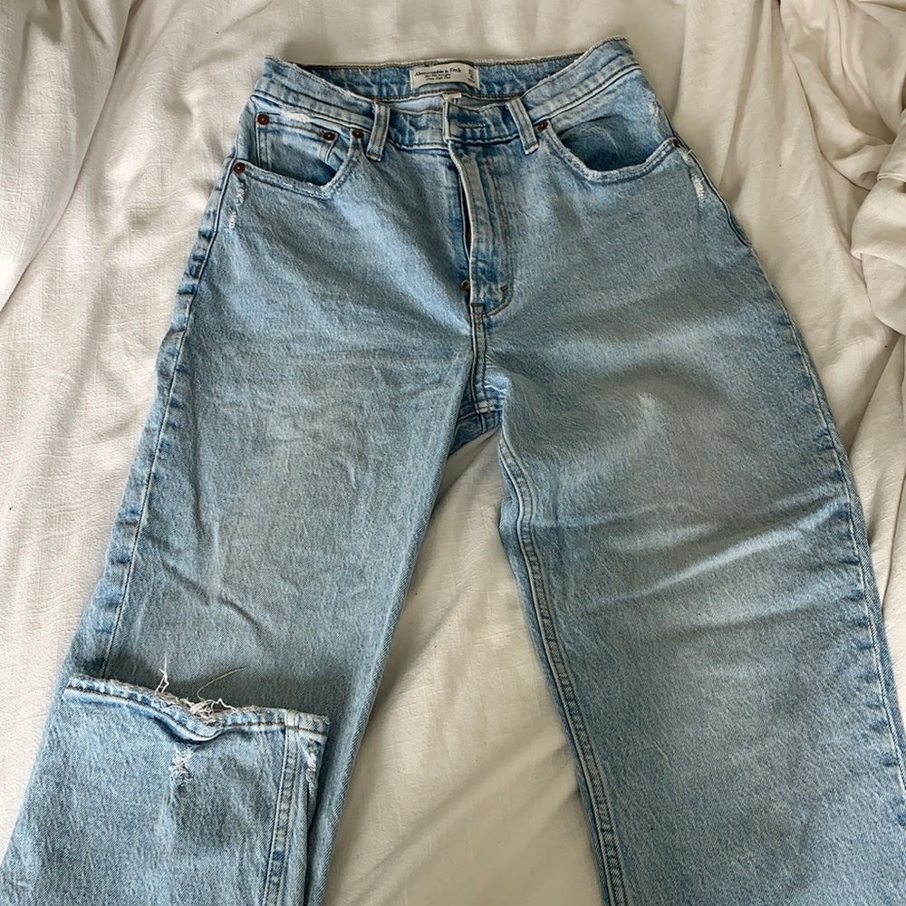 Abercrombie & Fitch 90’s Straight Ultra High rise Curve Love size 27 4R